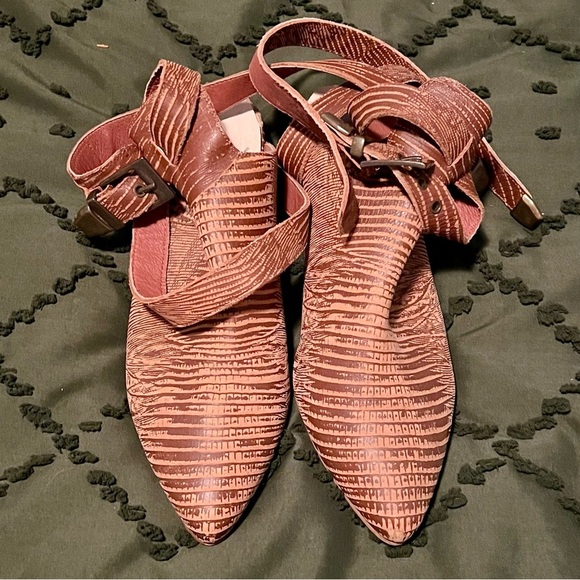 Matisse Leather Buckle-Strap Block Heel Booties – Size 8.5M - Picture 1 of 9